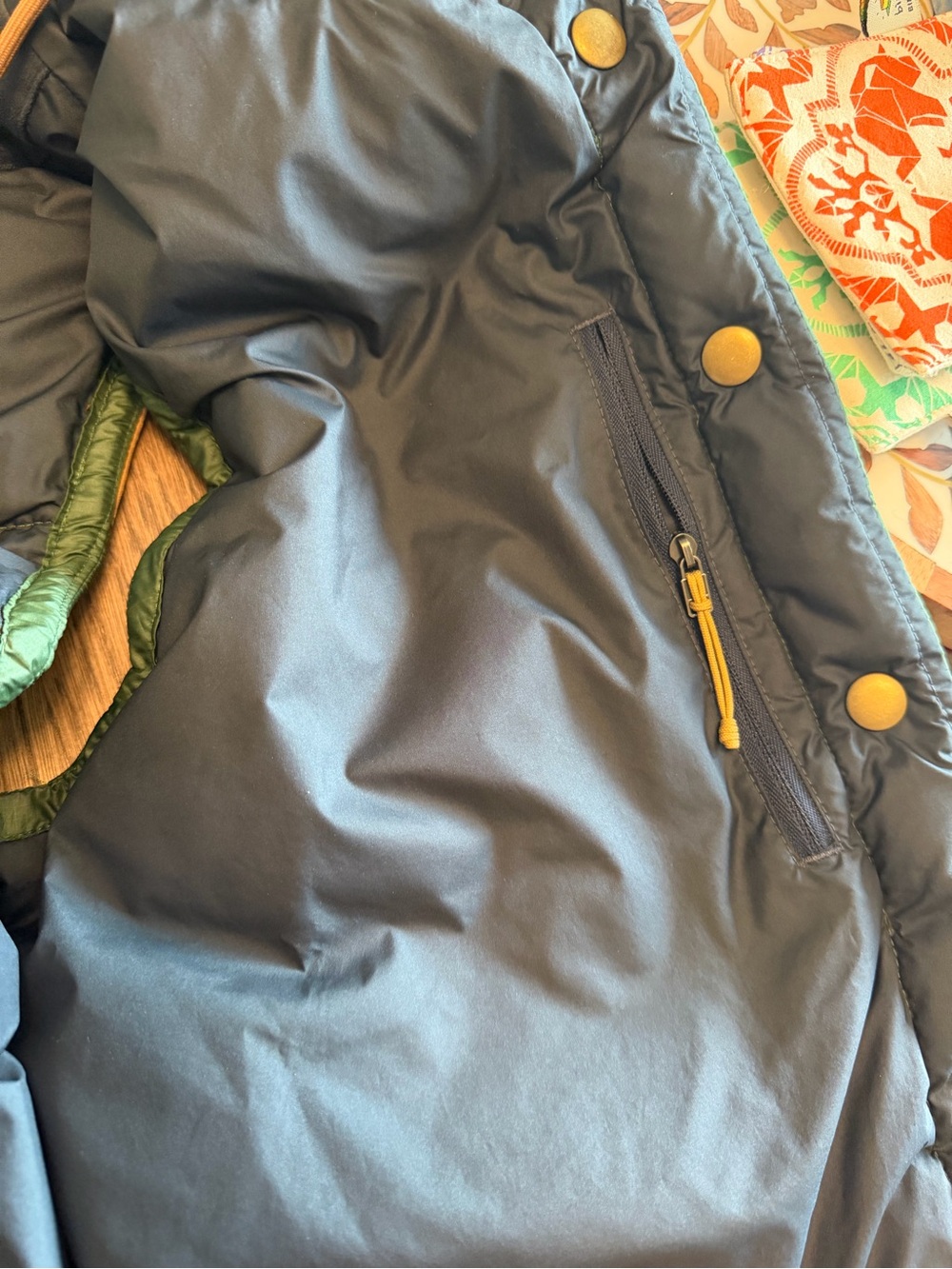Patagonia Women’s Hooded Bivy Hoooded Down Vest - Green/Tan - Picture 5 of 6